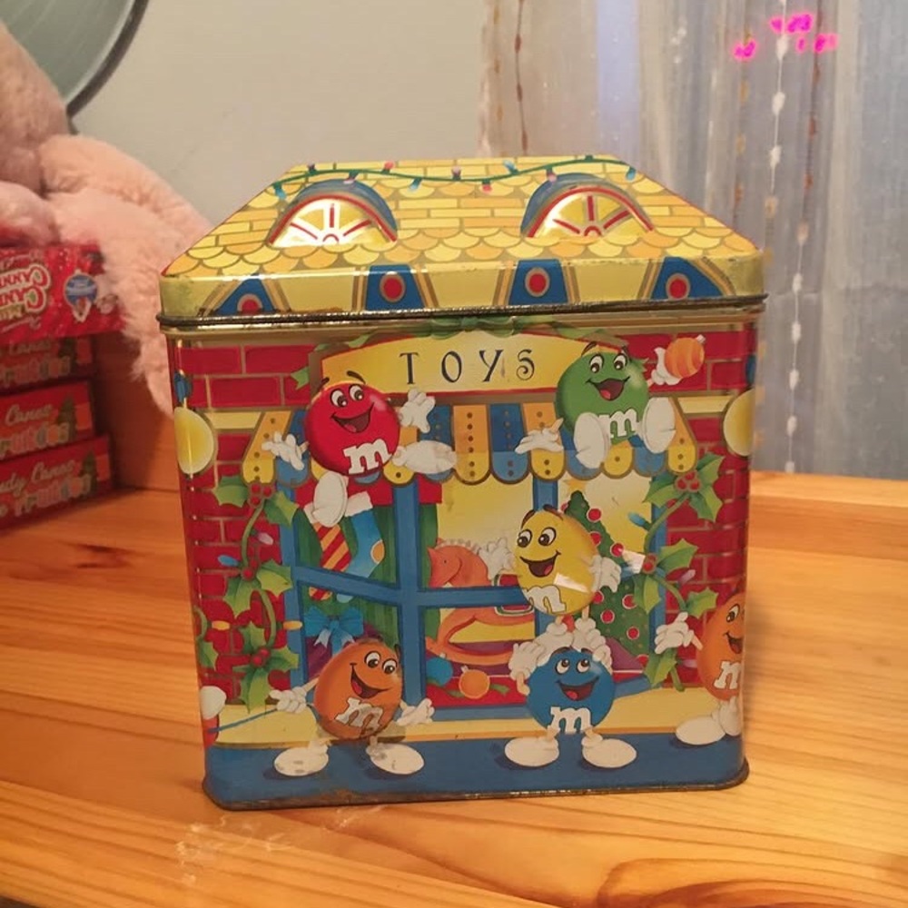 1996 M & M Christmas tin
